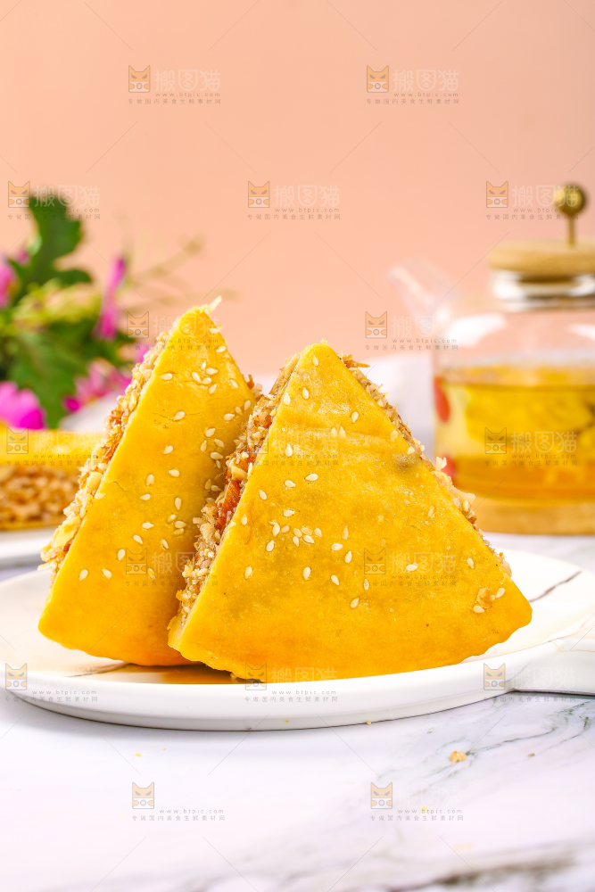 盘子里装着化州拖罗饼