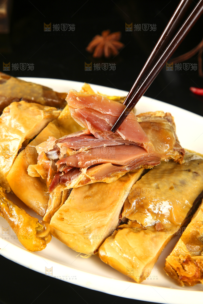 筷子上夹着风干鸡