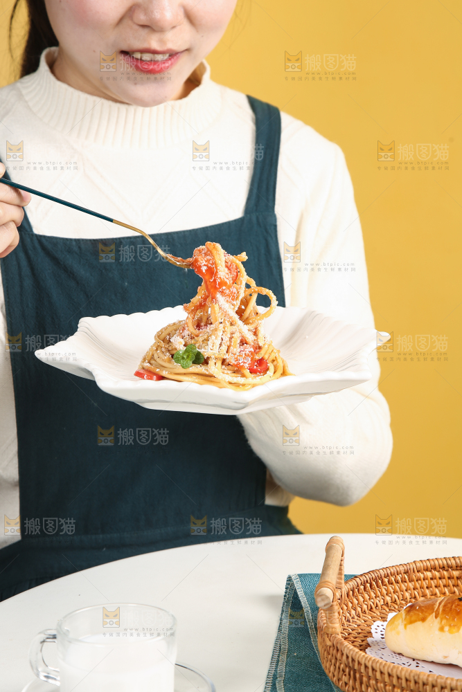 叉子上的意面