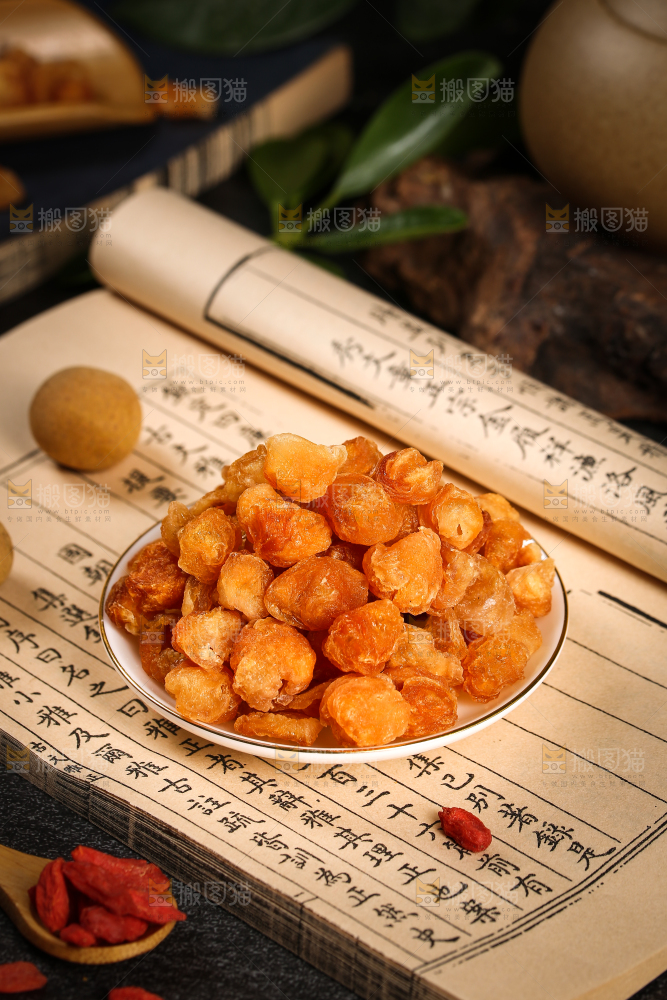 碟子里装着无核桂圆