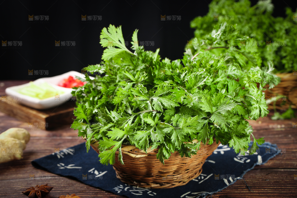 篮子里装着艾草