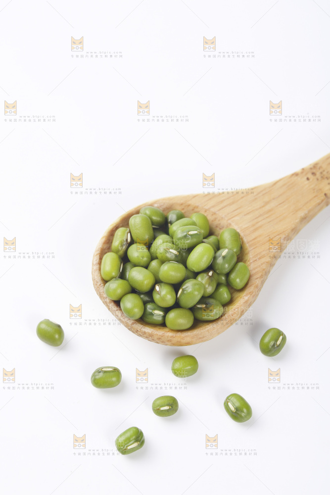 白底上一勺绿小豆