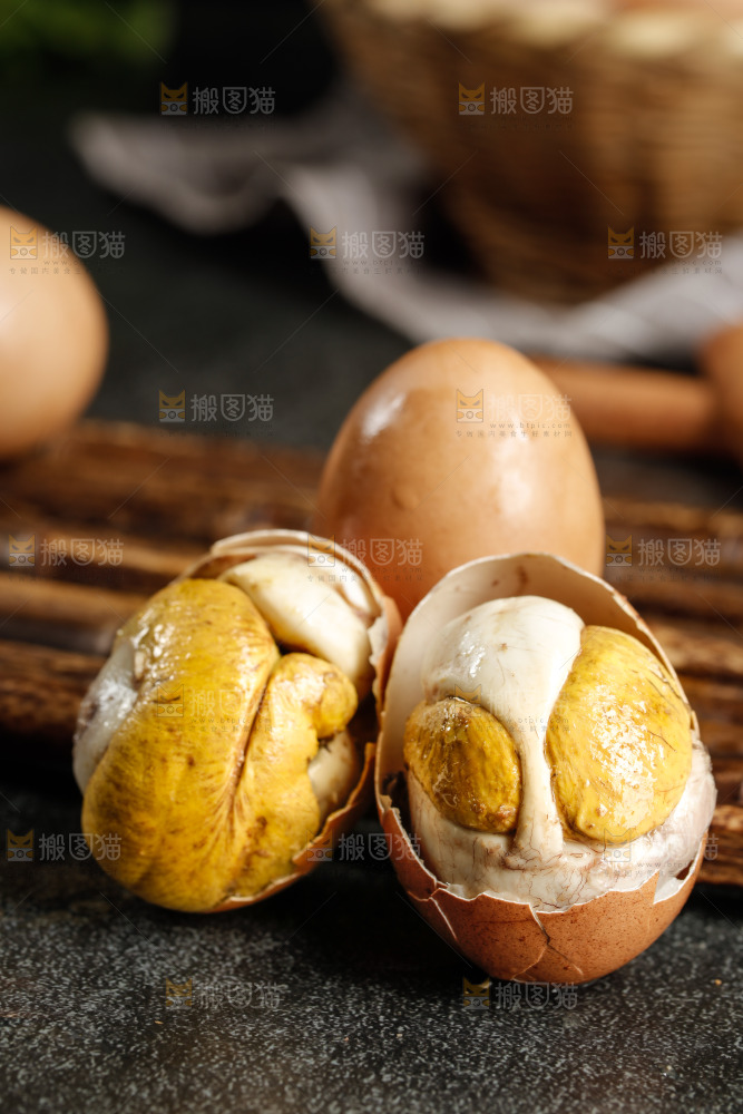 竹底上的新鲜活珠子