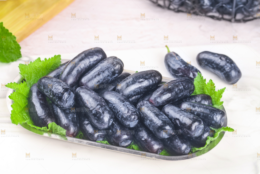 盘子里的金手指黑提