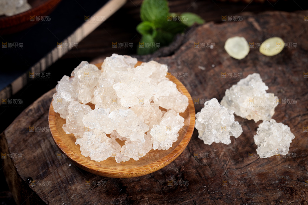 木底上放着一盘云南雪燕