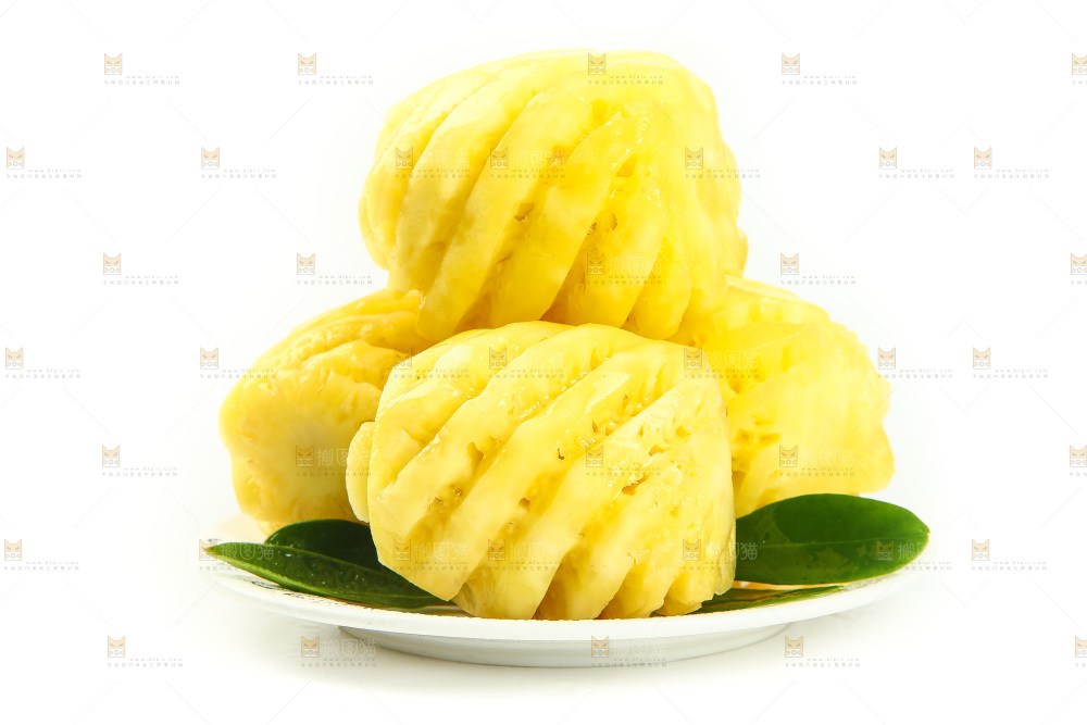 白底上放着一盘香水小菠萝