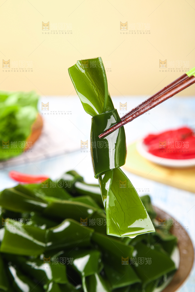 筷子夹着海带结