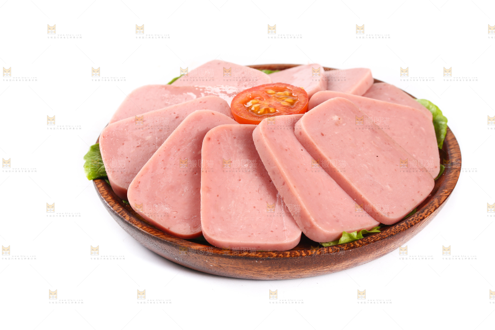 白底上放着一盘午餐肉切片