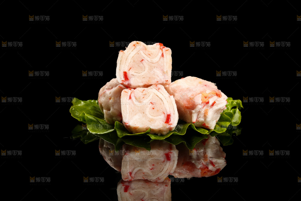 黑底上的龙虾球