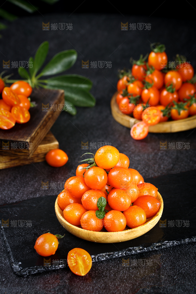 盘子里装着小番茄