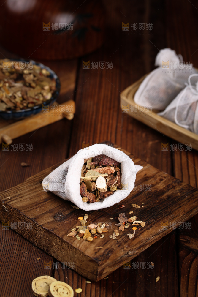 袋子里装着卤料