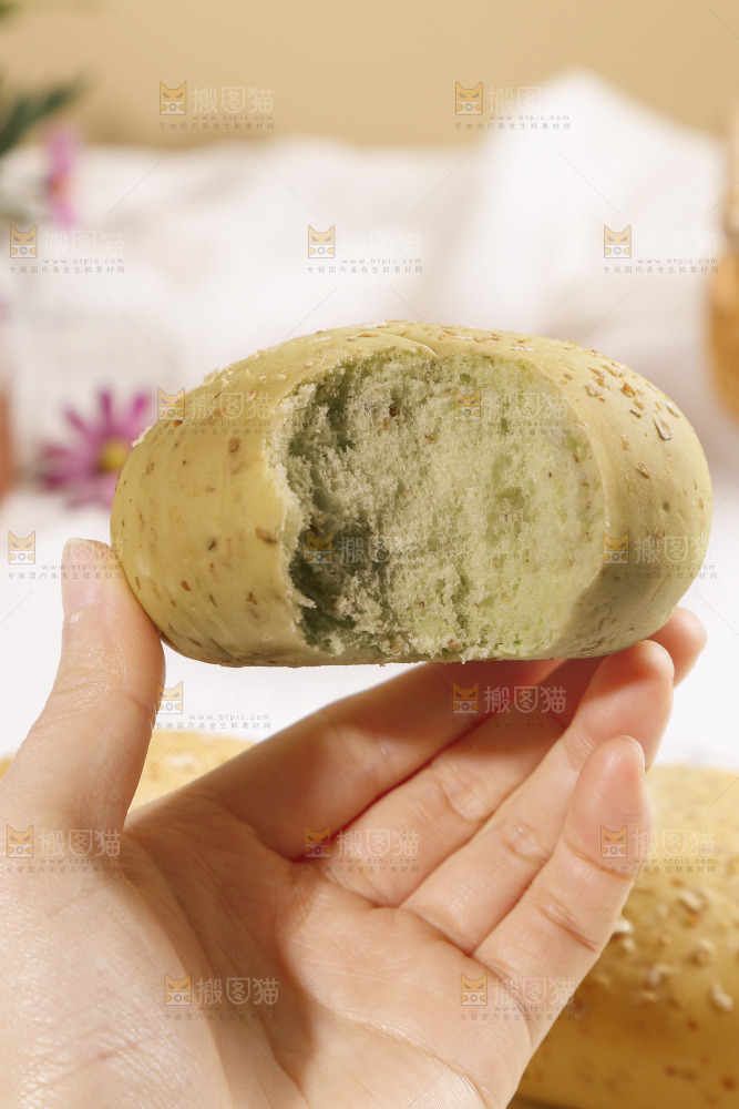 手里拿着欧包