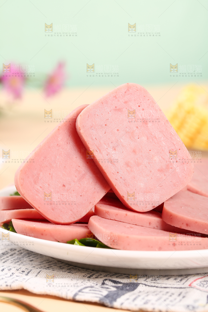 一盘午餐肉切片
