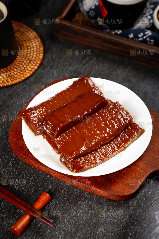 盘子里装着潮汕甜粿