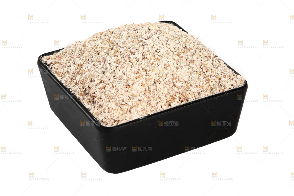 白底上放着一碟全麦面粉