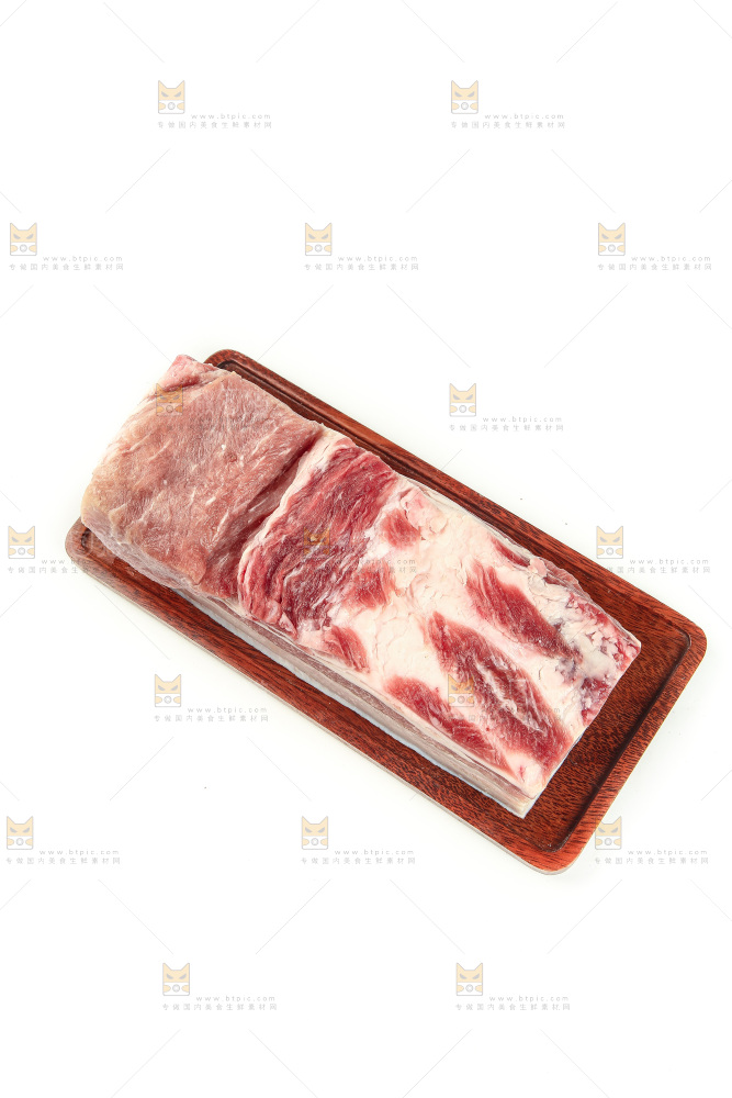 木板上的五花肉