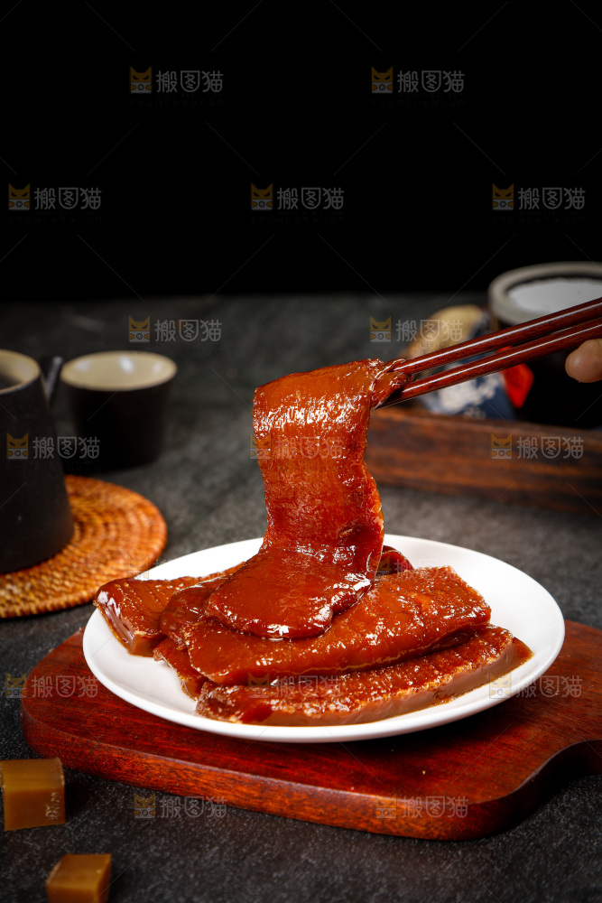 筷子上夹着广式年糕