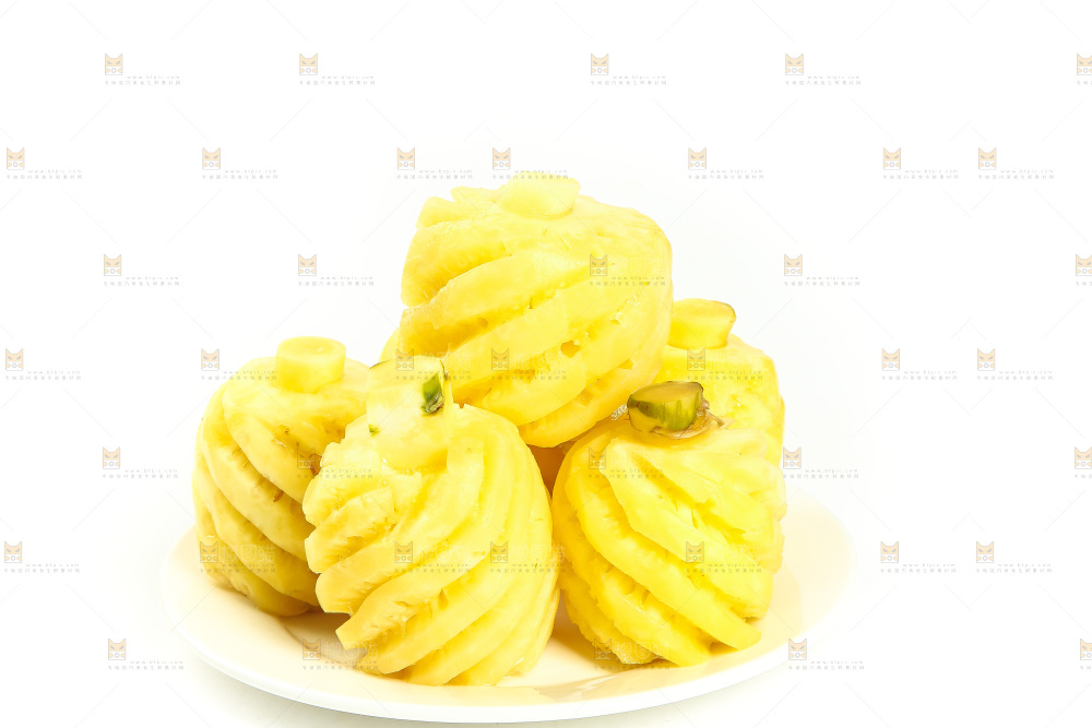 白底上放着一盘香水小菠萝