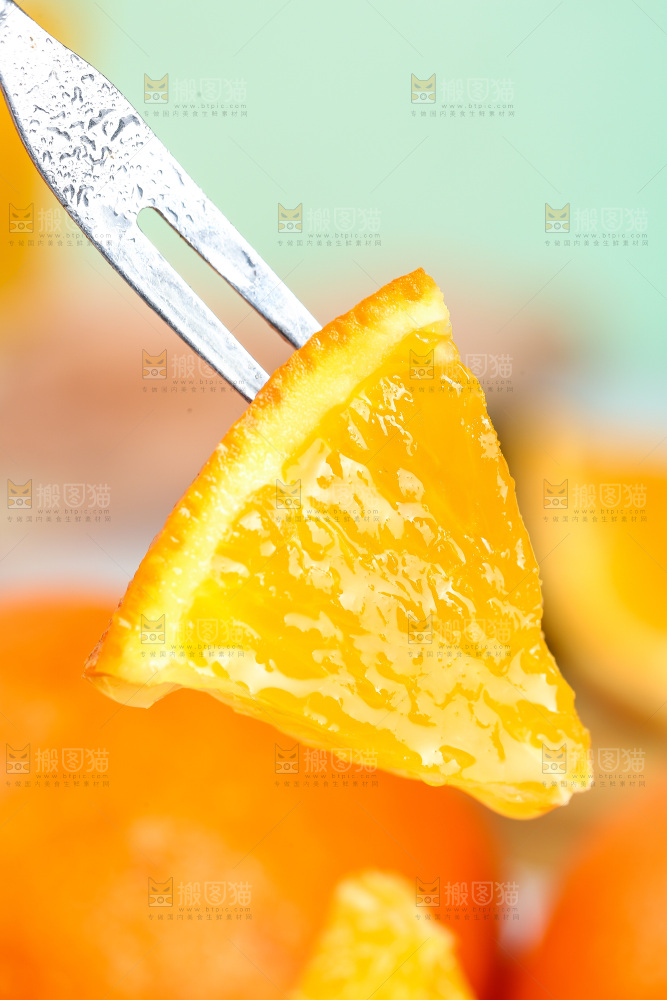 叉子上插着青见果肉