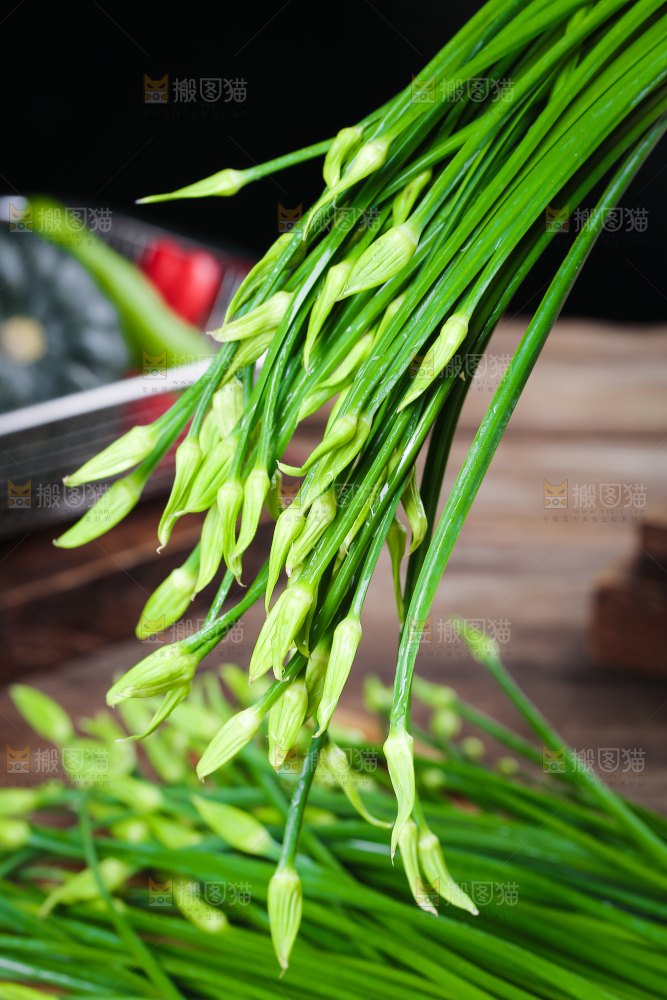 新鲜的韭菜苔