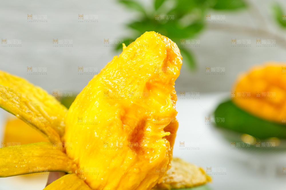 篮子里放着剥开的攀枝花凯特芒
