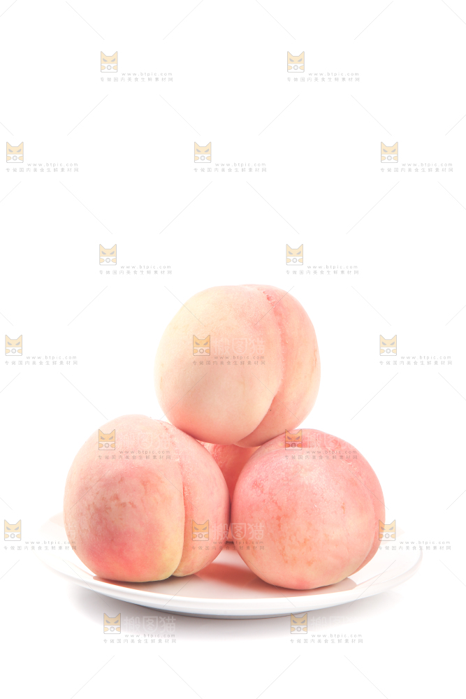 白底上放着一盘阳山水蜜桃