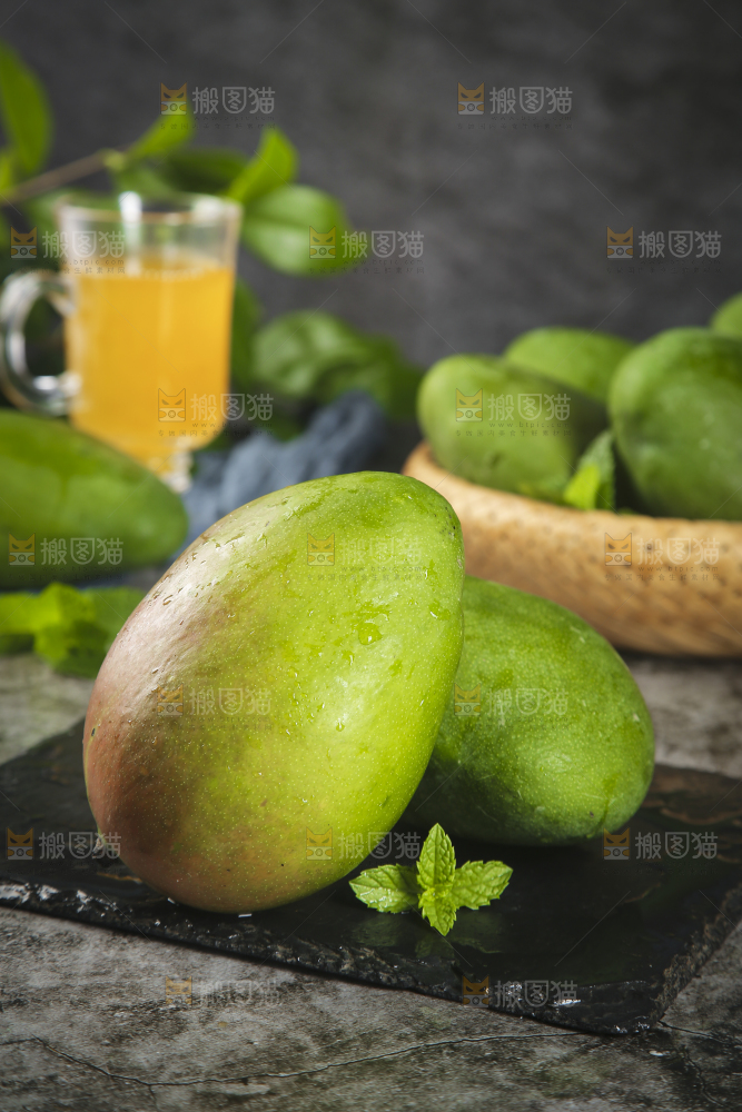 黑板上放着攀枝花凯特芒