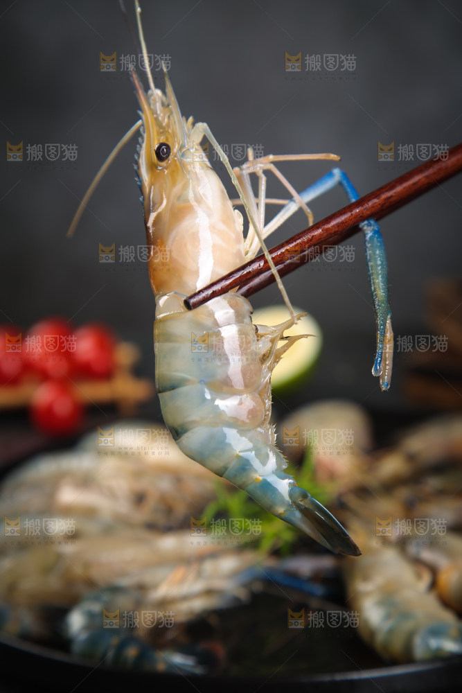 筷子上夹着的大头虾