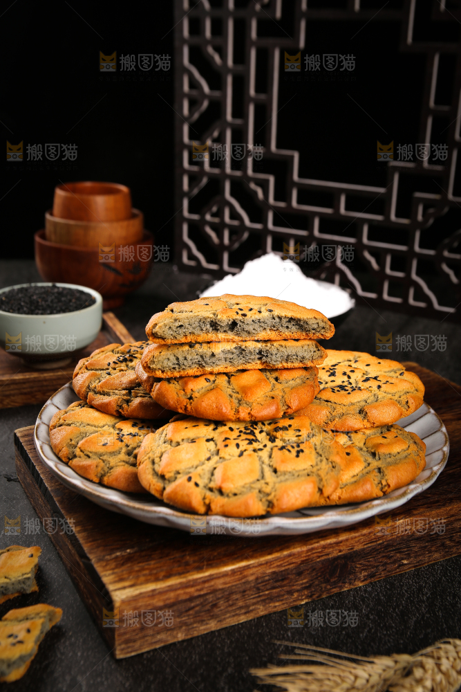 盘子里的铁棍山药桃酥