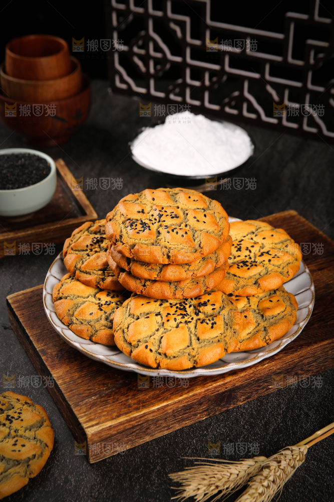 盘子里的铁棍山药桃酥