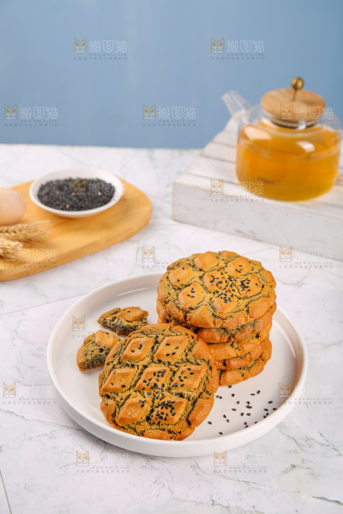 盘子里的铁棍山药桃酥