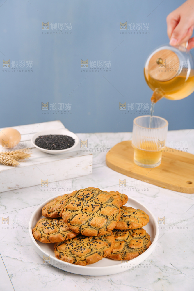 盘子里的铁棍山药桃酥