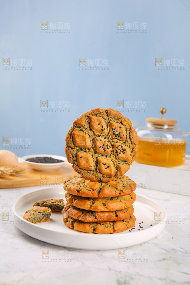 盘子里的芝麻夹心桃酥