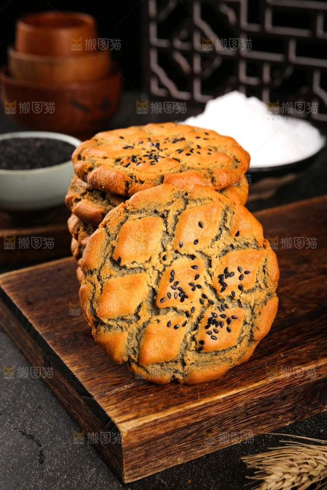 木板上的铁棍山药桃酥