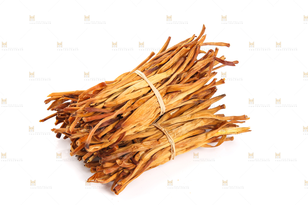 白底上摆放的黄花菜