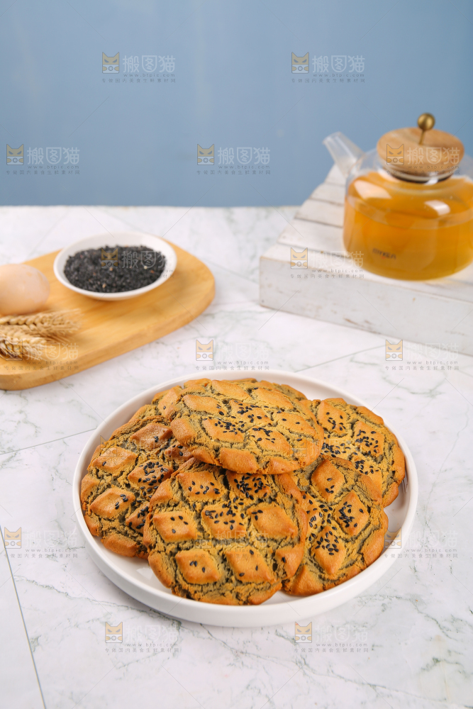 盘子里的芝麻夹心桃酥