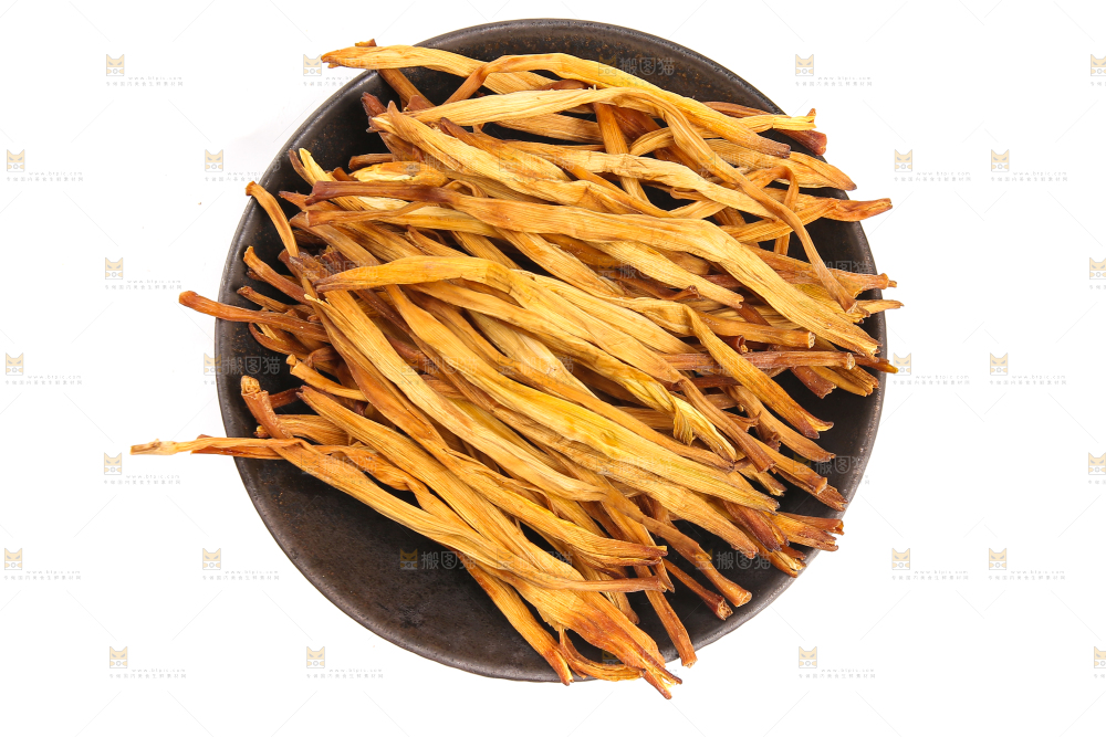 白底上盘子里的黄花菜