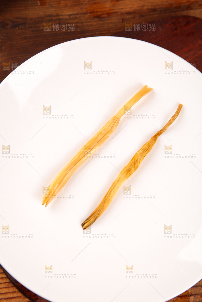 盘子里的黄花菜