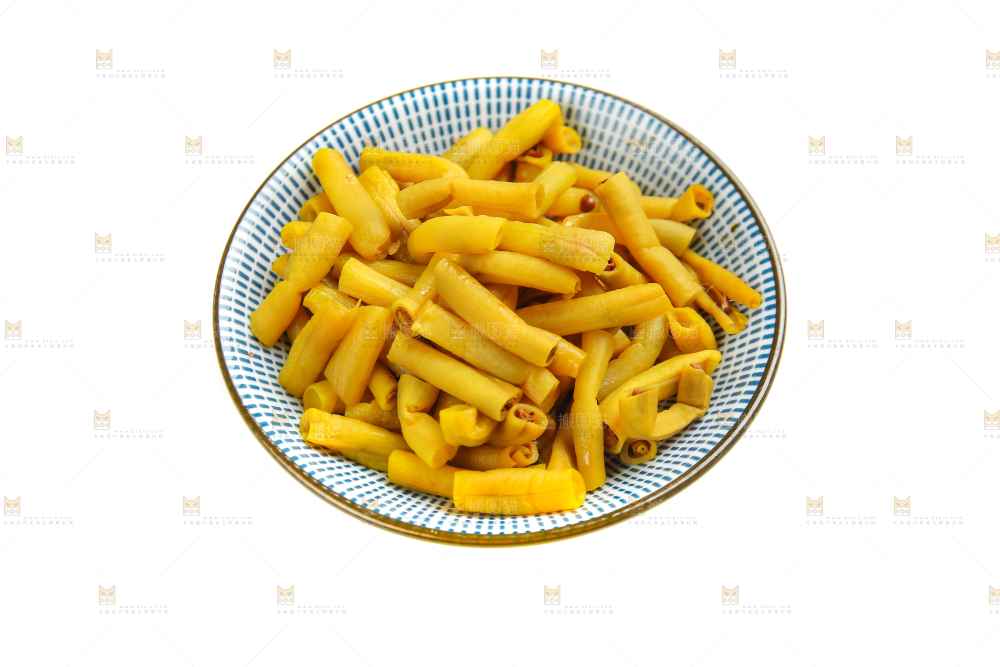 白底上的一盘酸豆角