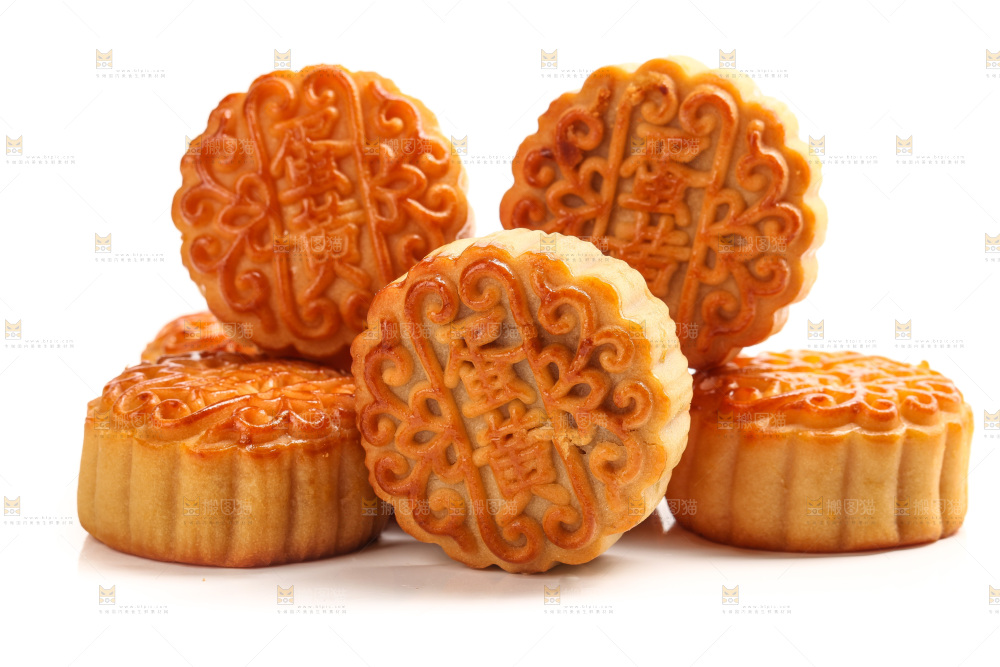 白底上摆放的蛋黄月饼