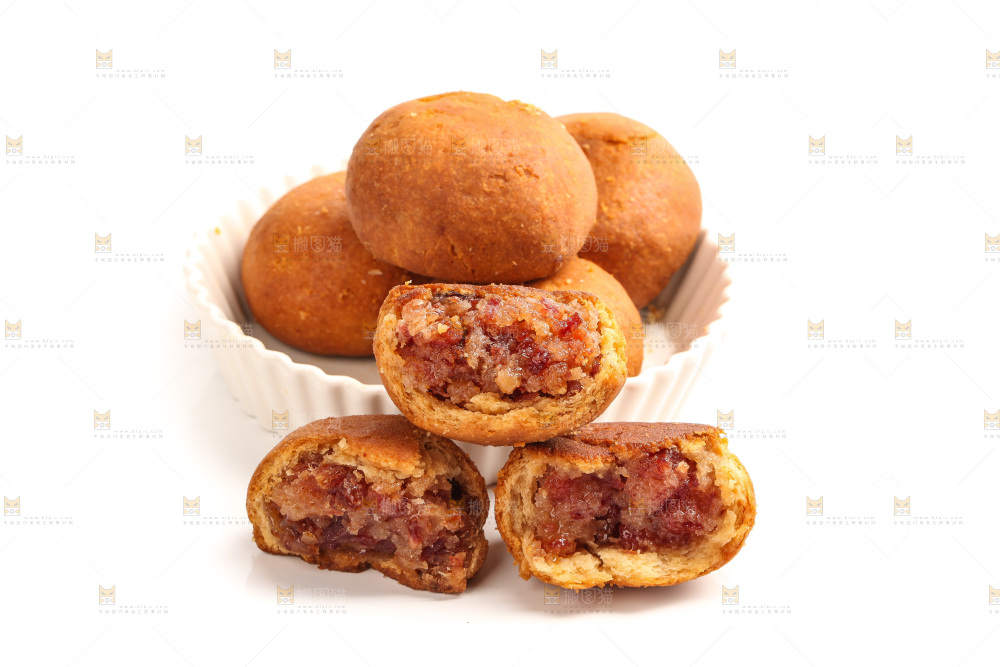 白底上盘子里的火腿月饼