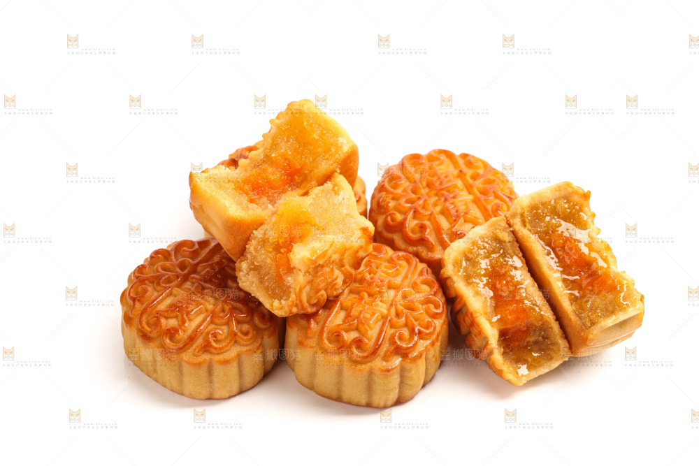 白底上的广式蛋黄月饼