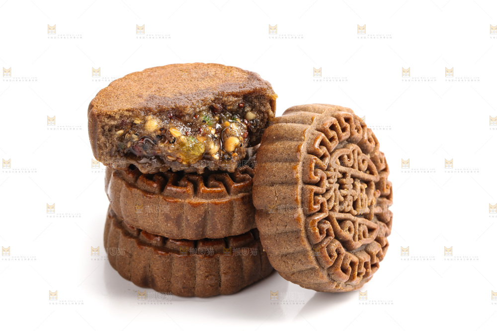 白底上切开的荞麦五仁月饼