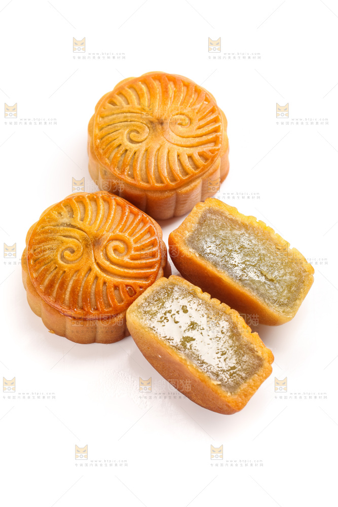 白底上的水果月饼