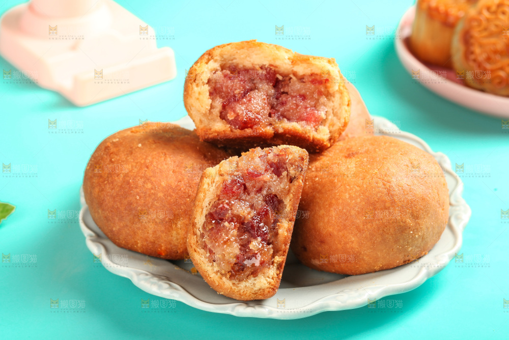 盘子里的火腿月饼