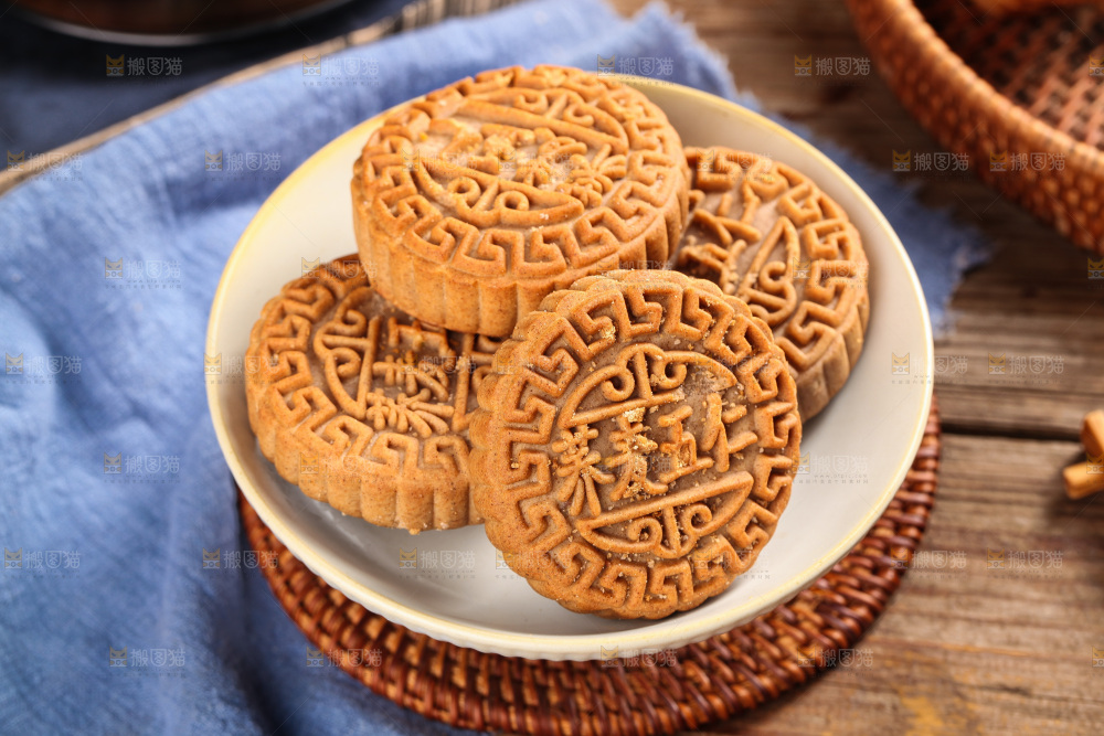 盘子里的荞麦五仁月饼