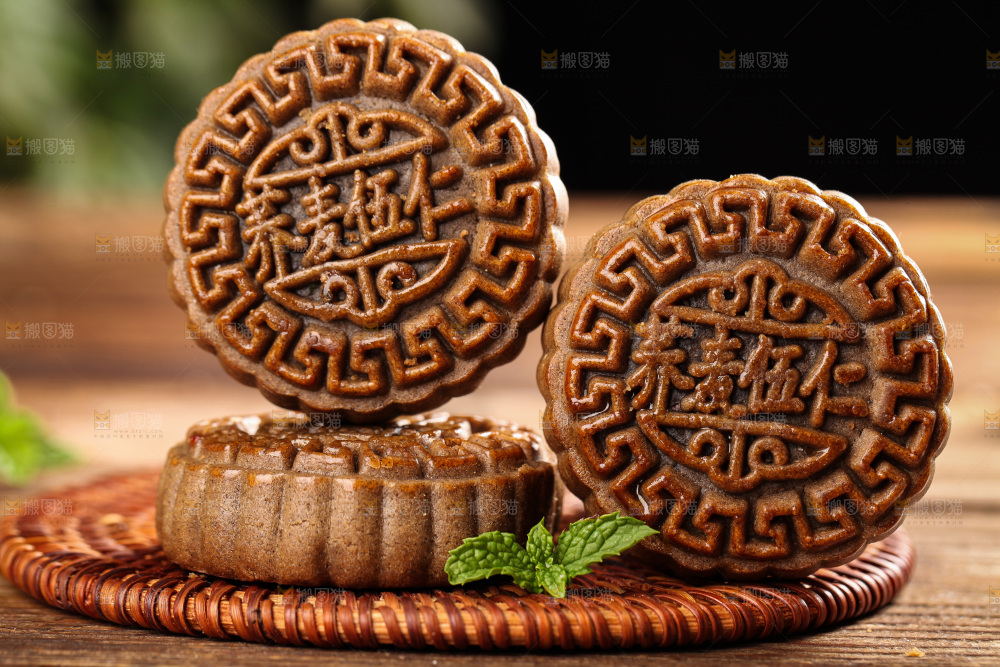 木底上的荞麦五仁月饼