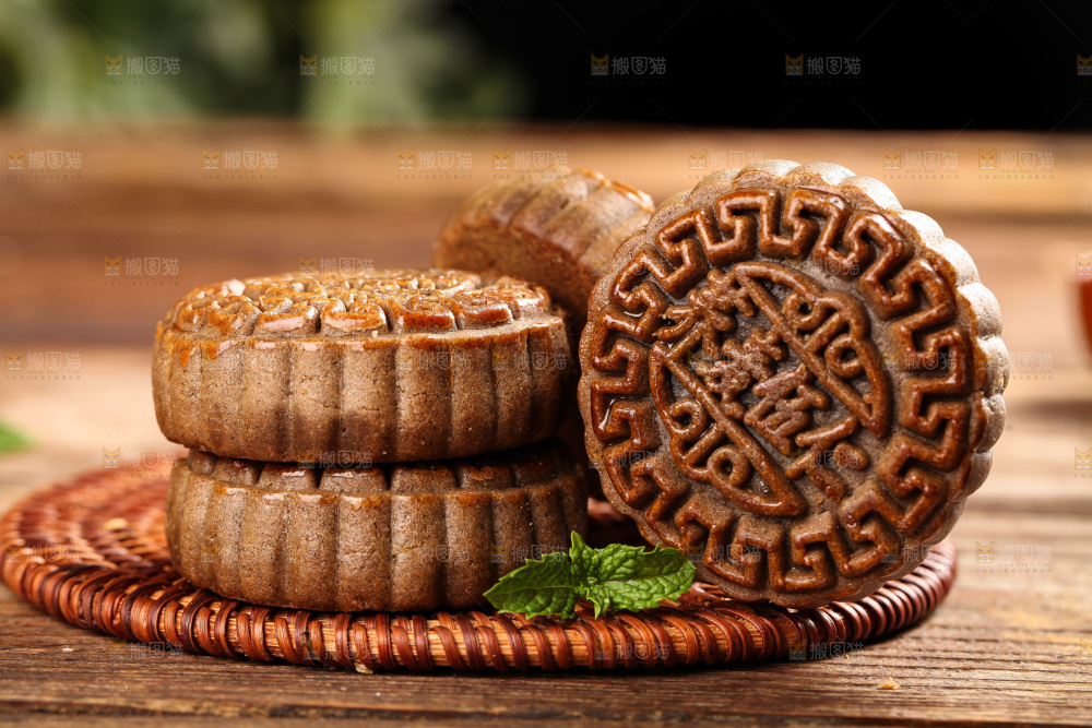 木底上的荞麦五仁月饼