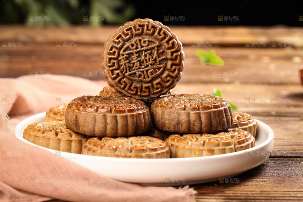 盘子里的荞麦五仁月饼