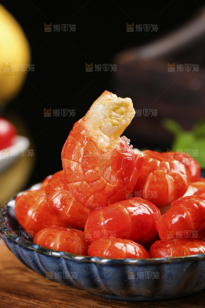 碗里装着龙虾尾